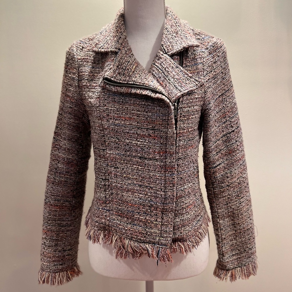 Cupcakes and Cashmere zip up blazer with fringe. Excellent condition, size small